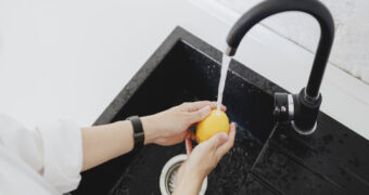 How to pick best kitchen sink material for home